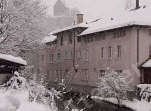 Winter am Aabach mit Burg Uster, Postkarte aus der Serie «Stadt+Land»